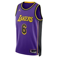 Maillot Jordan Brand LeBron James pour Homme Los Angeles Lakers Swingman Replica - Statement Edition