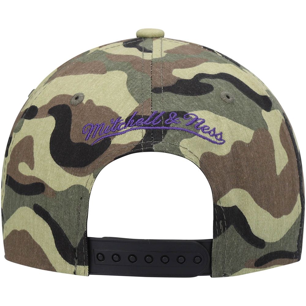 Men's Mitchell & Ness Camo Los Angeles Lakers Woodland Desert - Snapback Hat