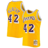 Maillot Swingman Mitchell & Ness James Worthy Gold Los Angeles Lakers 1984/85 Hardwood Classics pour hommes