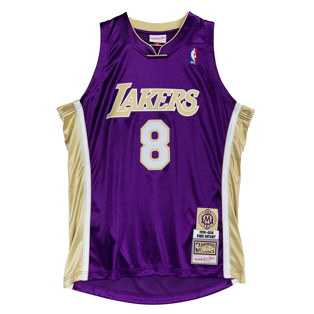 Maillot pour homme Mitchell & Ness Kobe Bryant Purple Los Angeles Lakers Hall of Fame Class 2020 # 8 Authentique