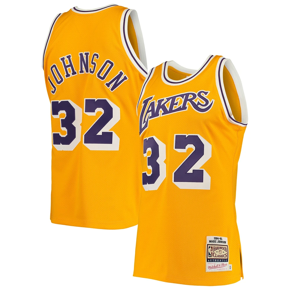 Maillot authentique Mitchell & Ness Magic Johnson Gold Los Angeles Lakers 1984/85 Hardwood Classics pour hommes