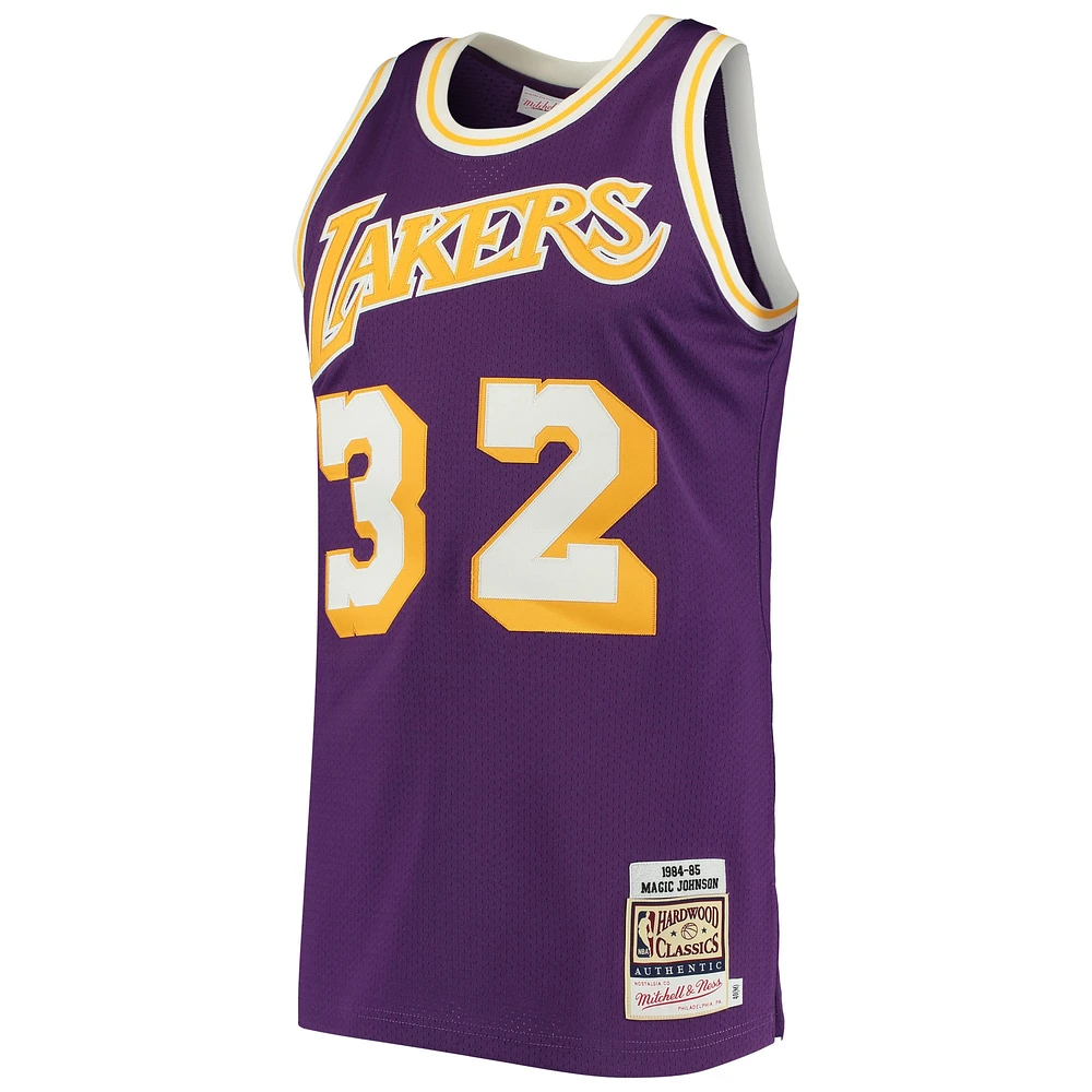 Maillot authentique Mitchell & Ness Magic Johnson violet Los Angeles Lakers 1984/85 Hardwood Classics pour hommes