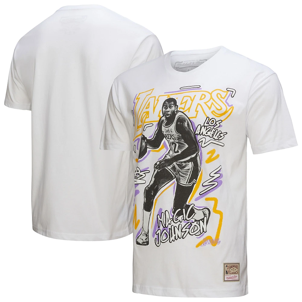 T-shirt blanc pour homme Mitchell & Ness Magic Johnson des Los Angeles Lakers Hardwood Classics Chalked Up