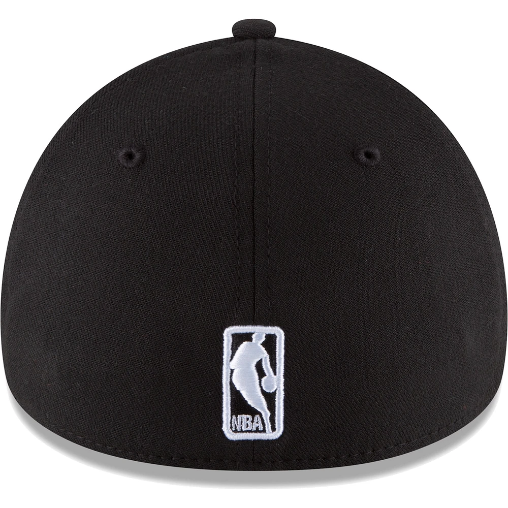 Men's New Era Black Los Angeles Lakers Team Classic 39THIRTY Flex Hat