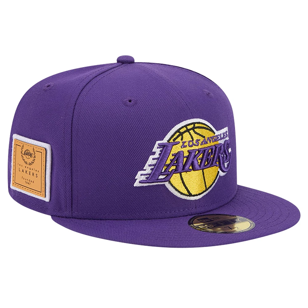 Casquette ajustée 59FIFTY en cuir violet Los Angeles Lakers Court Sport pour hommes New Era