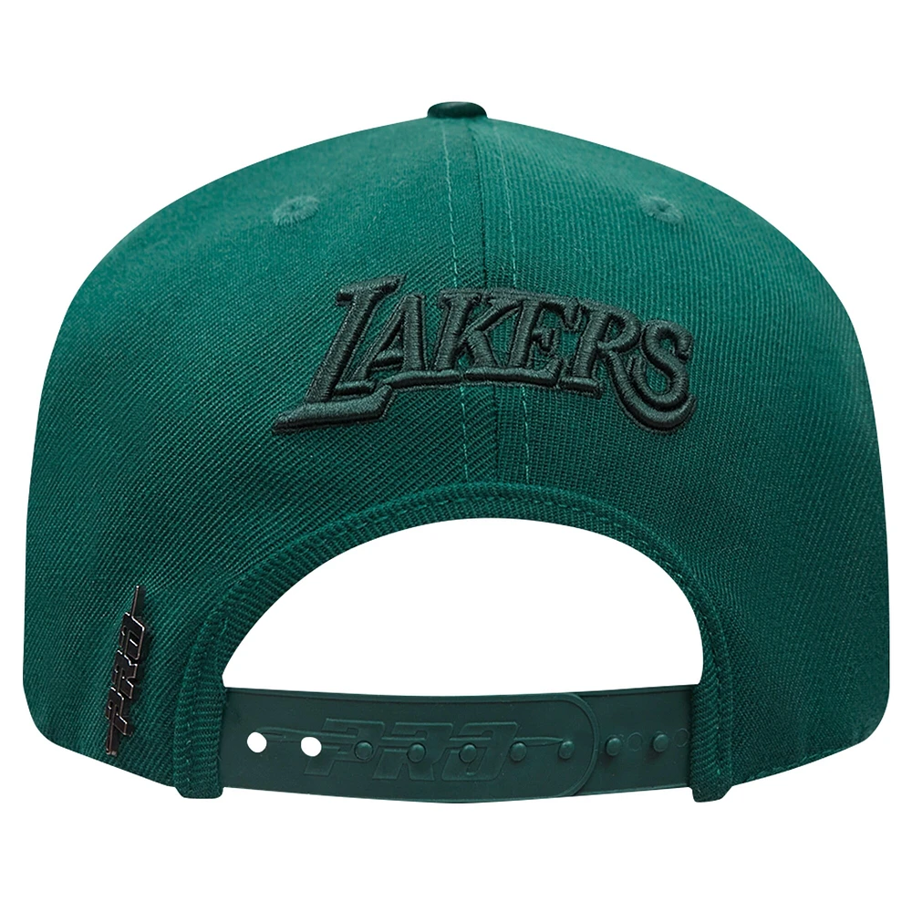 Casquette Snapback avec logo ton sur ton des Los Angeles Lakers Pro Standard vert forêt pour hommes