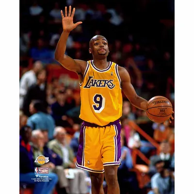 LeBron James Los Angeles Lakers UNSIGNED Dunk 8X10 Photo (T)