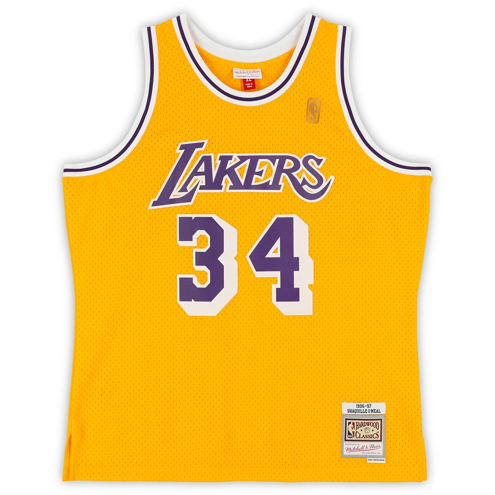 Maillot Swingman Mitchell & Ness 1996-97 dédicacé par Shaquille O'Neal des Los Angeles Lakers avec inscription « HOF 16 »