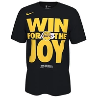 T-shirt Nike noir unisexe avec inscription « On-Court Mantra » des Los Angeles Lakers séries éliminatoires NBA 2025