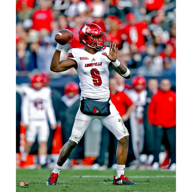 Lamar Jackson Louisville Cardinals Unsigned Jersey Throwing Ball Close Up  Photo