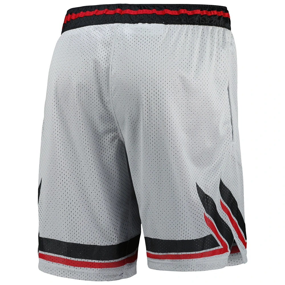 Short de basket-ball adidas gris Louisville Cardinals Swingman AEROREADY pour hommes