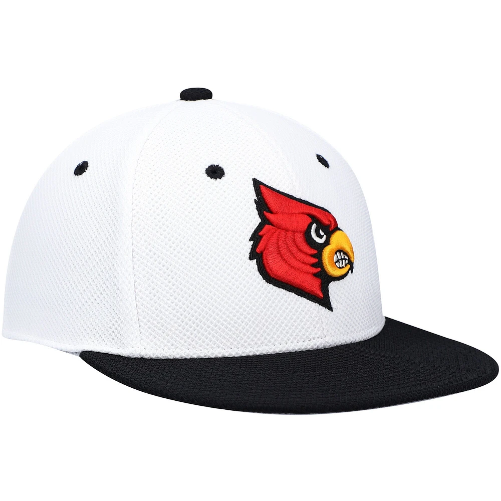 Casquette de baseball ajustée sur le terrain des Cardinals Louisville adidas pour hommes, blanche