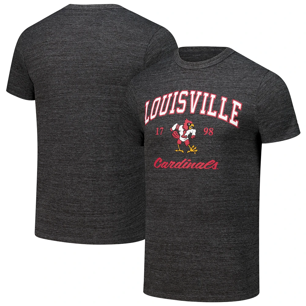 T-shirt à trois bandes Victory Falls Arch Script des Cardinals de Louisville pour hommes, couleur anthracite, collection universitaire