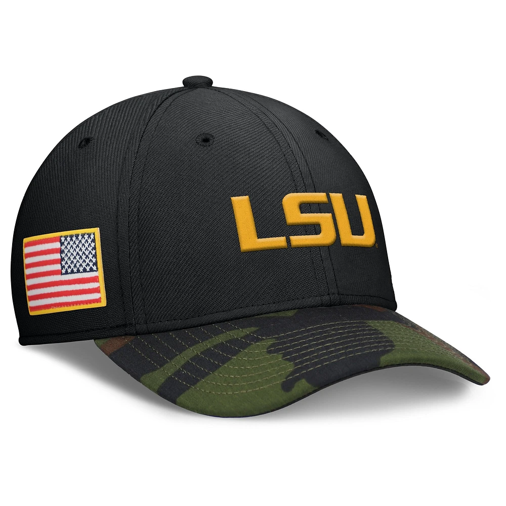 Casquette Nike noire/camouflage LSU Tigers 2024 Military Appreciation Rise Swoosh Performance Flex pour homme