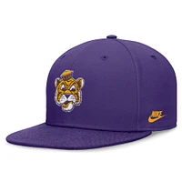 Casquette ajustée Nike LSU Tigers Legacy True pour homme, violet