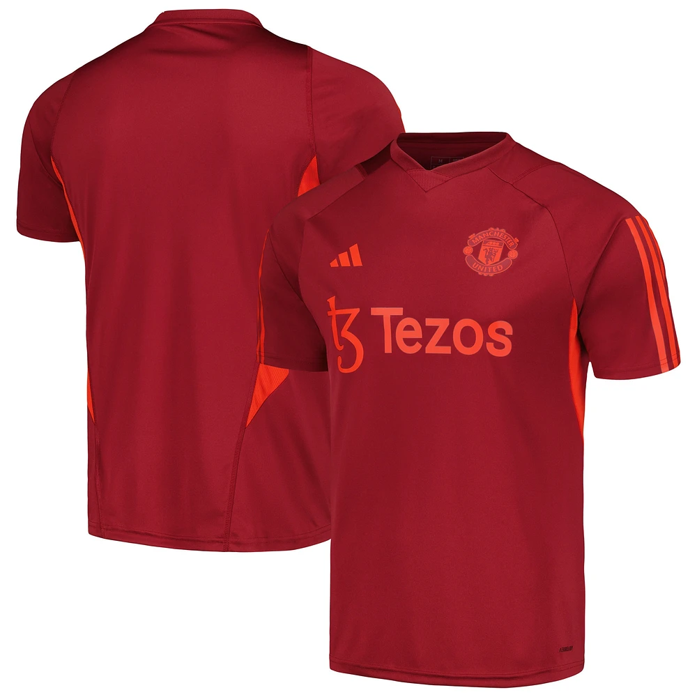 Maillot d'entraînement Manchester United 2022/23 adidas bordeaux pour homme