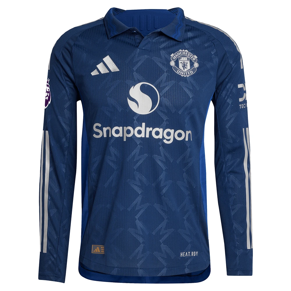 Maillot de joueur adidas Rasmus Højlund bleu marine Manchester United 2024/25 extérieur authentique à manches longues pour homme