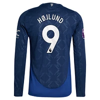 Maillot de joueur adidas Rasmus Højlund bleu marine Manchester United 2024/25 extérieur authentique à manches longues pour homme