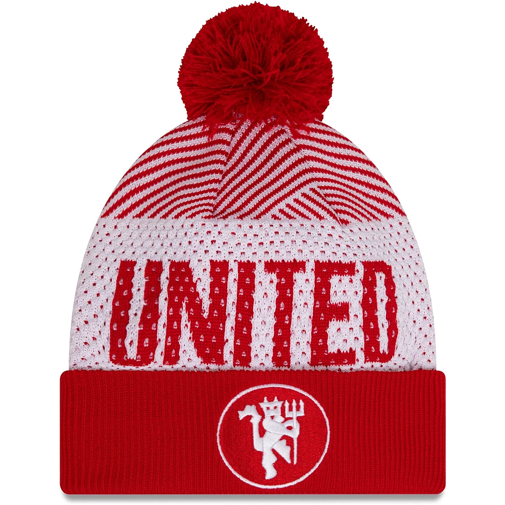 Bonnet en tricot à revers Manchester United Engineered Sport New Era pour homme rouge avec pompon