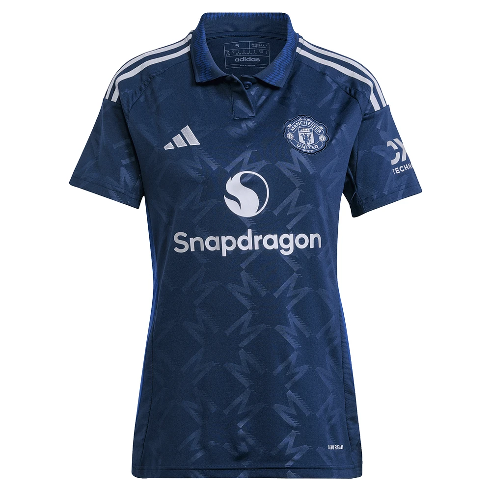 Maillot de joueur réplique adidas Rasmus Højlund pour femme, bleu marine, Manchester United 2024/25 extérieur