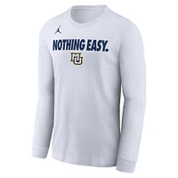 T-shirt à manches longues Jordan Brand Marquette Golden Eagles 2025 On-Court Bench pour homme