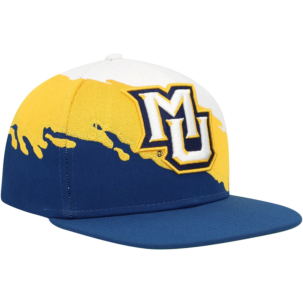 Casquette Snapback Paintbrush Marquette Golden Eagles bleu marine/blanc Mitchell & Ness pour homme