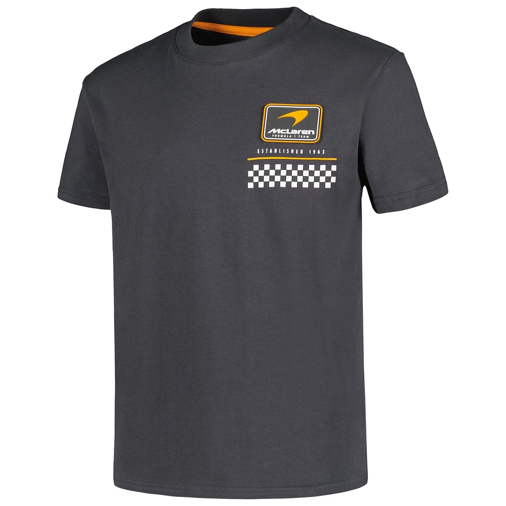 T-shirt uni gris avec patch en caoutchouc de l'équipe McLaren F1 pour jeunes