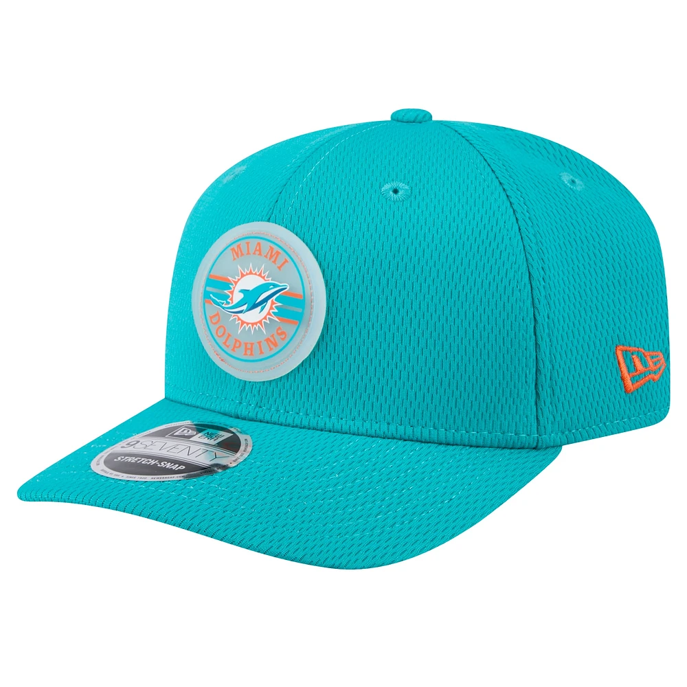 Casquette ajustable extensible à boutons-pression New Era Aqua Miami Dolphins Adventure Patched 9SEVENTY pour homme