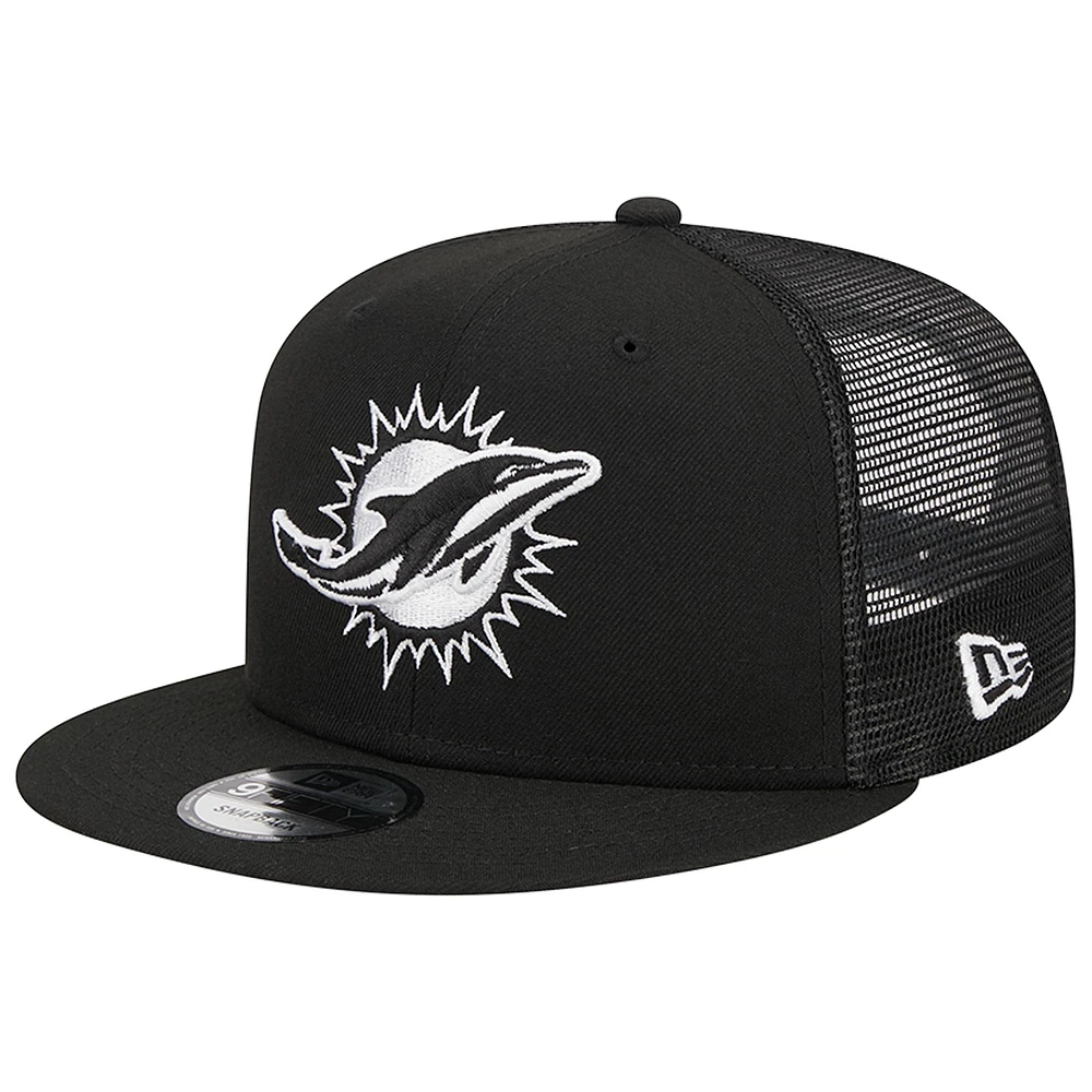 Casquette à visière plate noire New Era Miami Dolphins Main Trucker 9FIFTY pour homme Casquette à visière plate noire New Era Miami Dolphins Main Trucker 9FIFTY pour homme