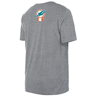 T-shirt imprimé haute densité Miami Dolphins 3rd Down New Era pour homme, gris