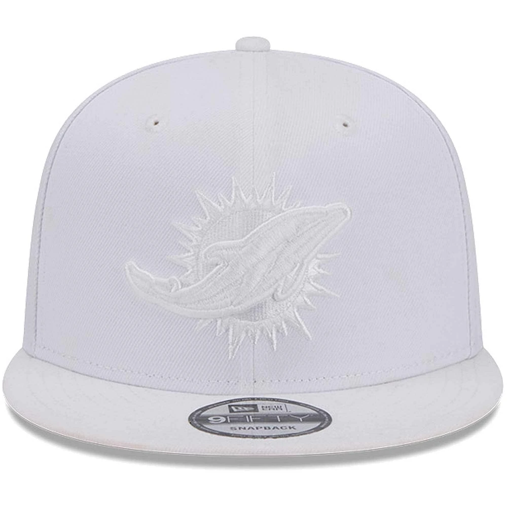Casquette Snapback 9FIFTY Main Blanc sur Blanc New Era Miami Dolphins pour hommes