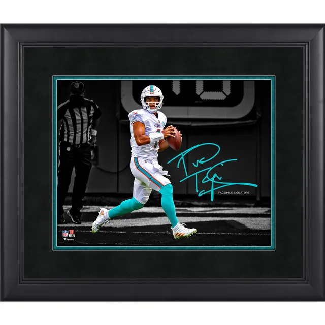 Tyreek Hill in Action Miami Dolphins Autographed 8 x 10 Framed Football  Photo