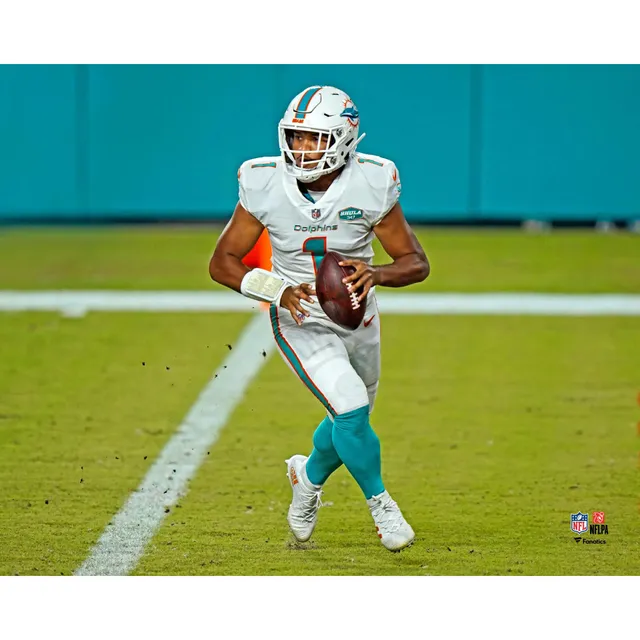 Jeff Wilson Jr. Miami Dolphins Unsigned Shakes Past Defense