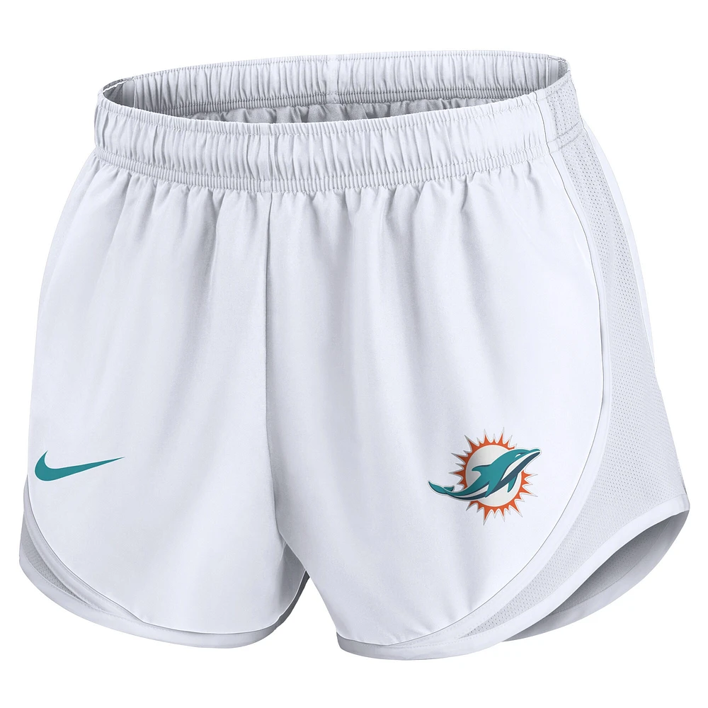 Short Nike Tempo Performance blanc pour femme des Miami Dolphins