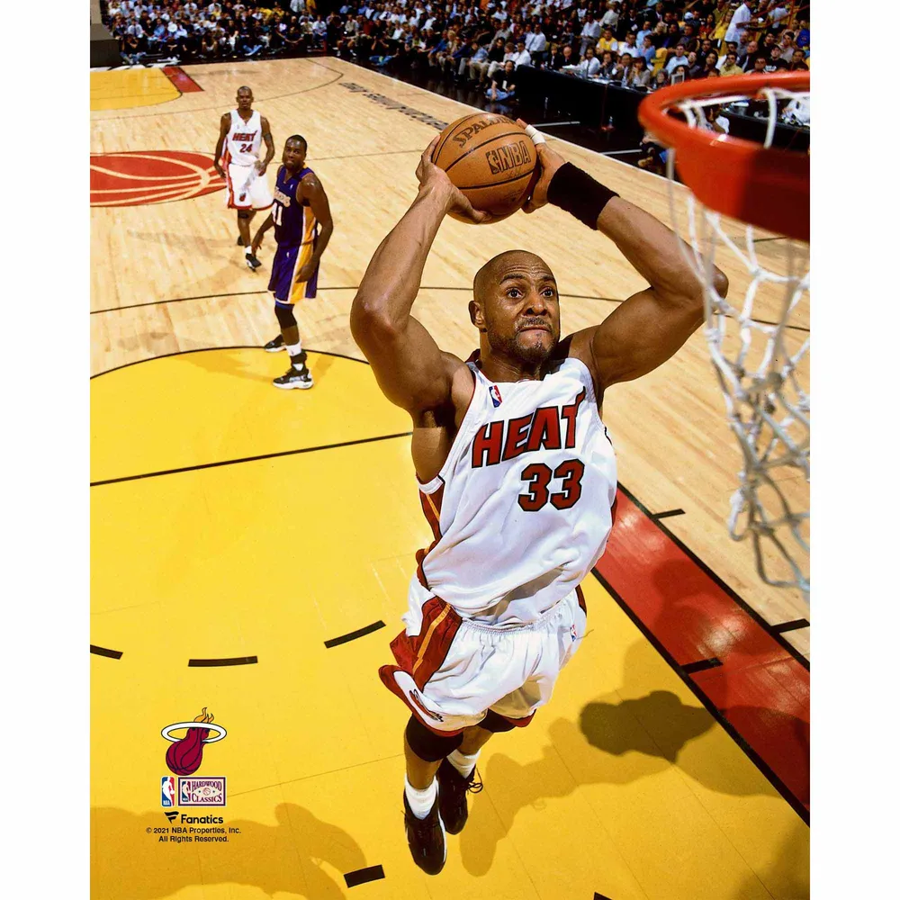 Alonzo Mourning Charlotte Hornets Unsigned Shooting Free Throw Photograph