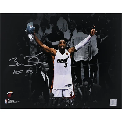 Photographie autographiée de 11"x 14" de Dwyane Wade par le Miami Heat avec l'inscription "HOF 23"