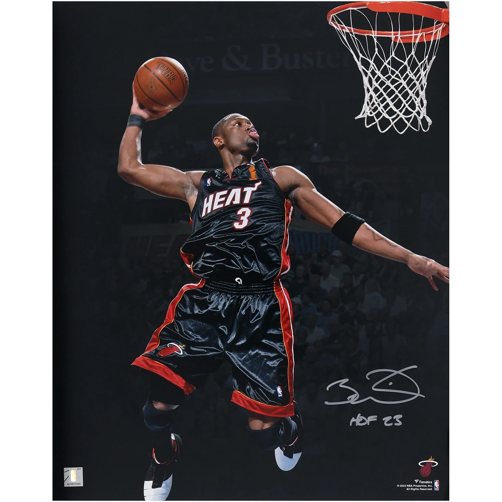 Photographie dédicacée de 16" x 20" de Dwyane Wade par le Miami Heat lors de la finale NBA 2006 avec l'inscription "HOF 23"