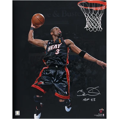 Photographie dédicacée de 16" x 20" de Dwyane Wade par le Miami Heat lors de la finale NBA 2006 avec l'inscription "HOF 23"