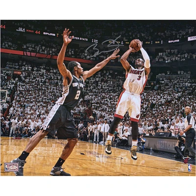 Photographie autographiée de Dwyane Wade des Miami Heat lors de la finale NBA 2013 contre les San Antonio Spurs, 16" x 20"