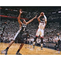 Photographie autographiée de Dwyane Wade des Miami Heat lors de la finale NBA 2013 contre les San Antonio Spurs, 16" x 20"