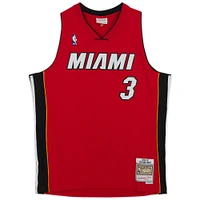 Maillot Swingman rouge autographié par Dwyane Wade Miami Heat Mitchell & Ness 2005-2006