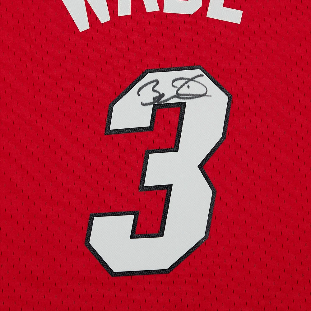 Maillot Swingman rouge autographié par Dwyane Wade Miami Heat Mitchell & Ness 2005-2006