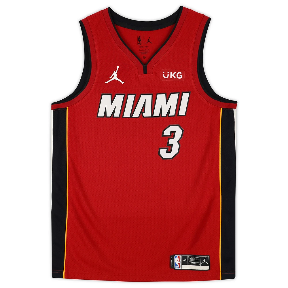 Maillot Jordan Brand Swingman rouge dédicacé par Dwyane Wade Miami Heat 2020-21 avec inscription « NBA Top 75 »