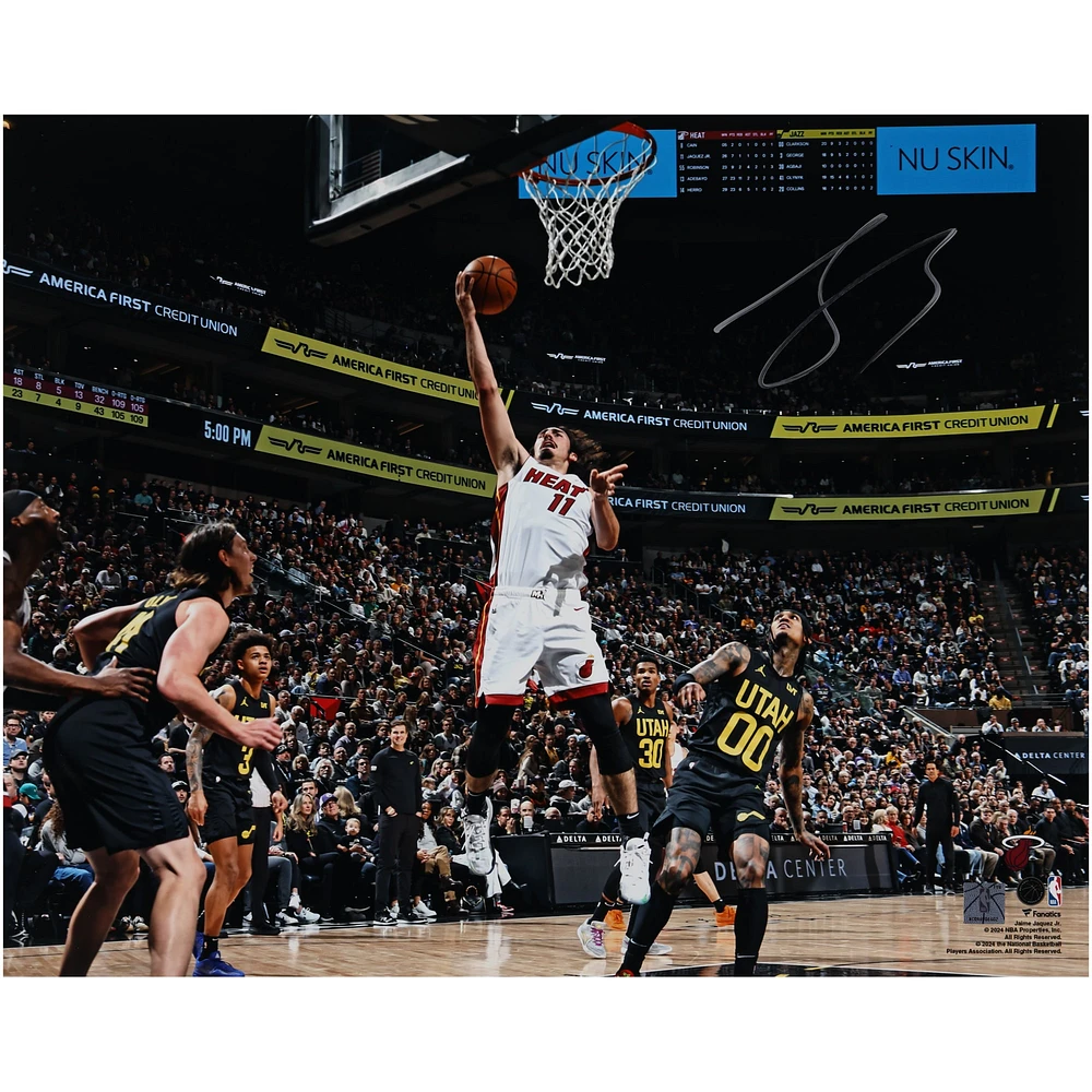 Photographie autographiée de Jaime Jaquez Jr. Miami Heat contre Utah Jazz, 16" x 20"