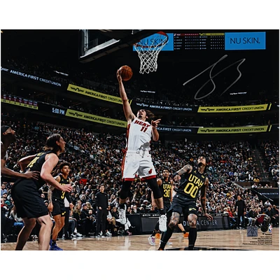 Photographie autographiée de Jaime Jaquez Jr. Miami Heat contre Utah Jazz, 16" x 20"