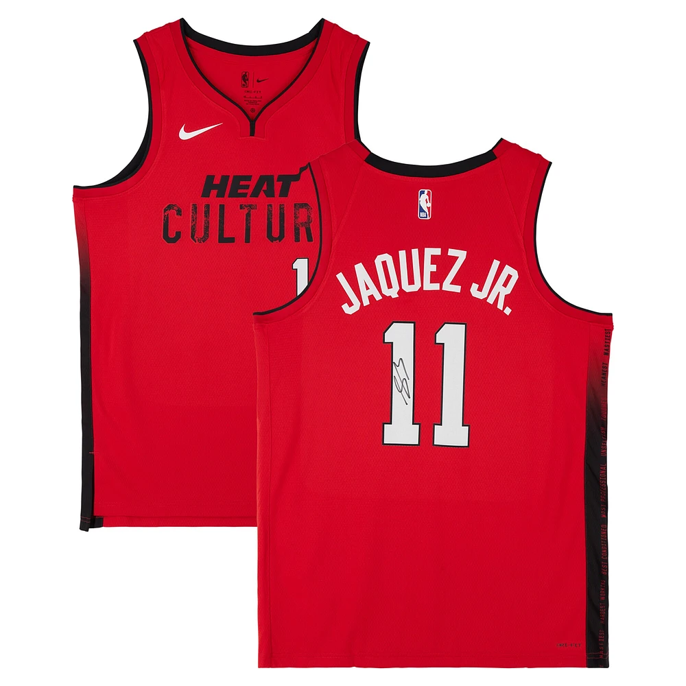 Maillot Swingman Nike City Edition 2024-25 rouge dédicacé par Jaime Jaquez Jr. Miami Heat