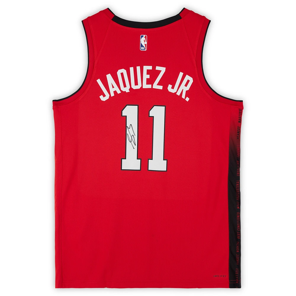 Maillot Swingman Nike City Edition 2024-25 rouge dédicacé par Jaime Jaquez Jr. Miami Heat
