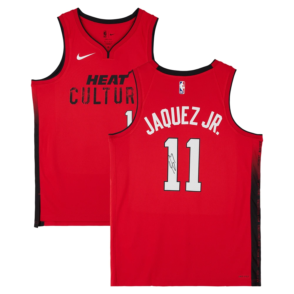 Maillot Swingman Nike City Edition 2024-25 rouge dédicacé par Jaime Jaquez Jr. Miami Heat
