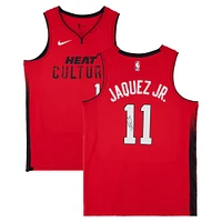 Maillot Swingman Nike City Edition 2024-25 rouge dédicacé par Jaime Jaquez Jr. Miami Heat