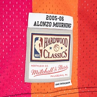 Maillot Swingman divisé Mitchell & Ness Alonzo Mourning pour hommes, noir/rouge, Miami Heat Hardwood Classics 2005/06